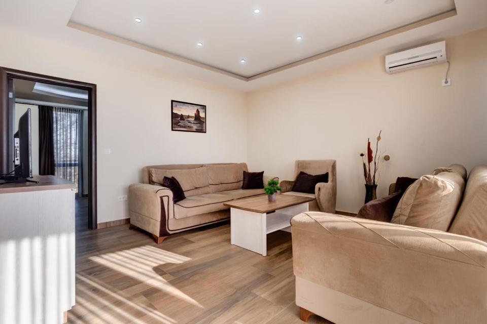 Hotel Zan Ulcinj Zewnętrze zdjęcie