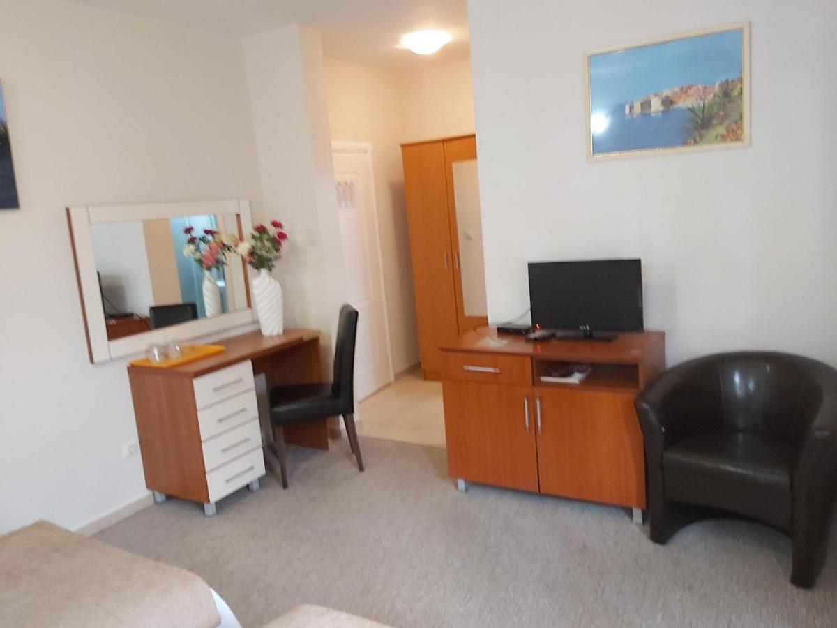 Hotel Zan Ulcinj Zewnętrze zdjęcie